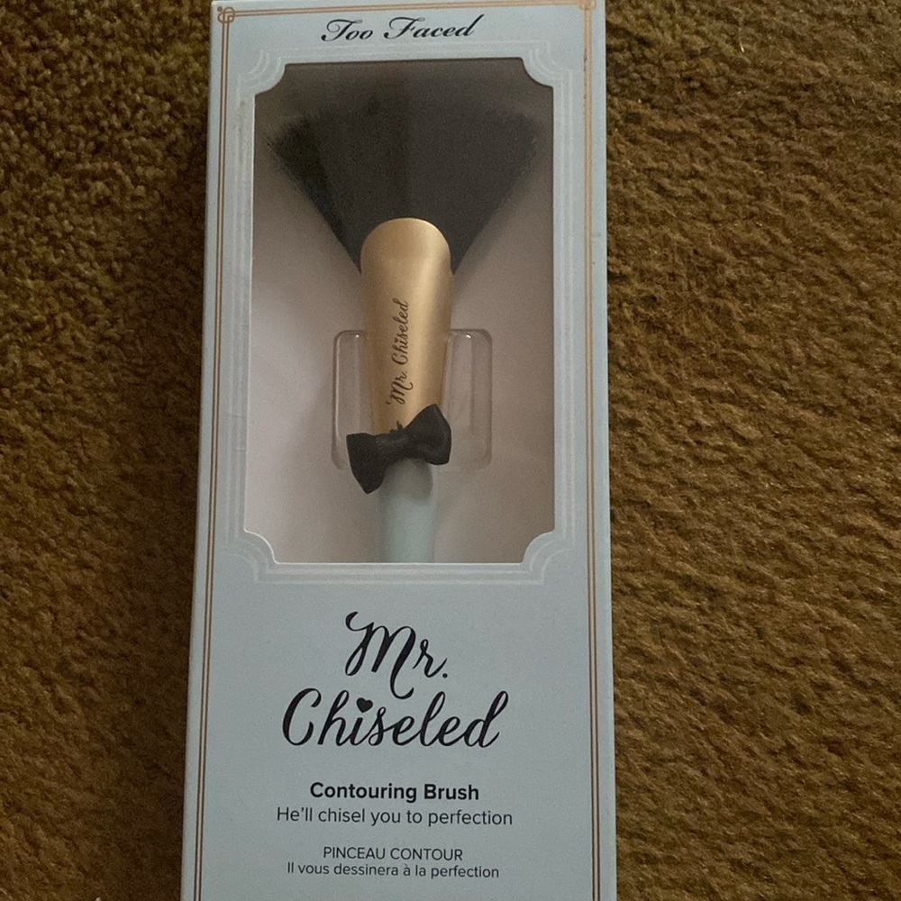 Too Faced Mr. chiseled contouring brush.